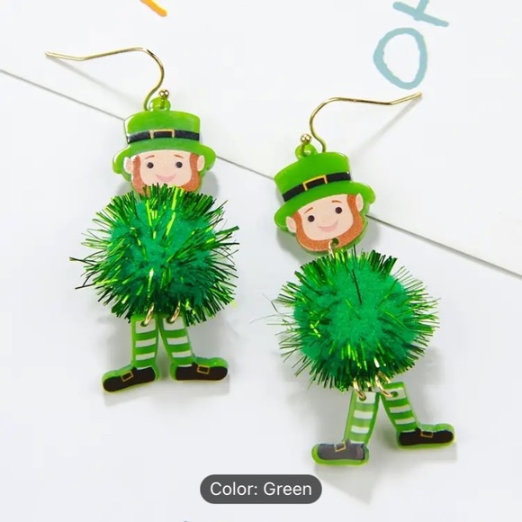 - NWT Pom Pom ST PATRICKS DAY LEPRECHAUN ☘️ GREEN PUFF EARRINGS - Picture 2 of 5